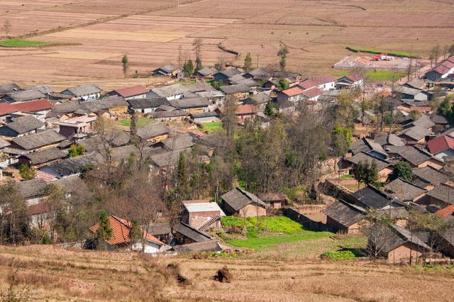 不是本村人拆迁给房子吗（本村是什么意思）